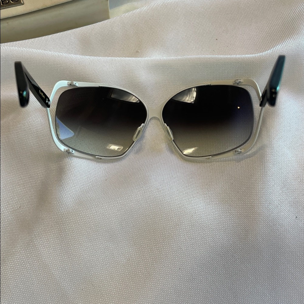 😎Bebe Elegant White Sunglasses with CASE - Picture 7 of 12